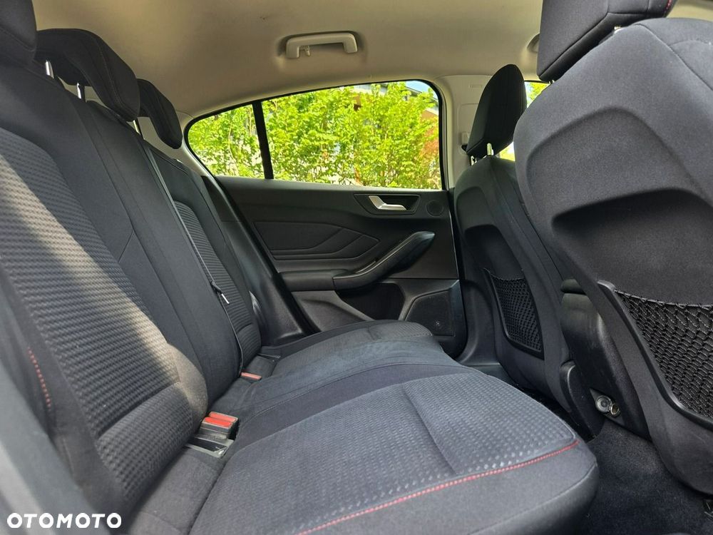 Ford Focus 1.5 EcoBlue Start-Stopp-System ST-LINE - 11