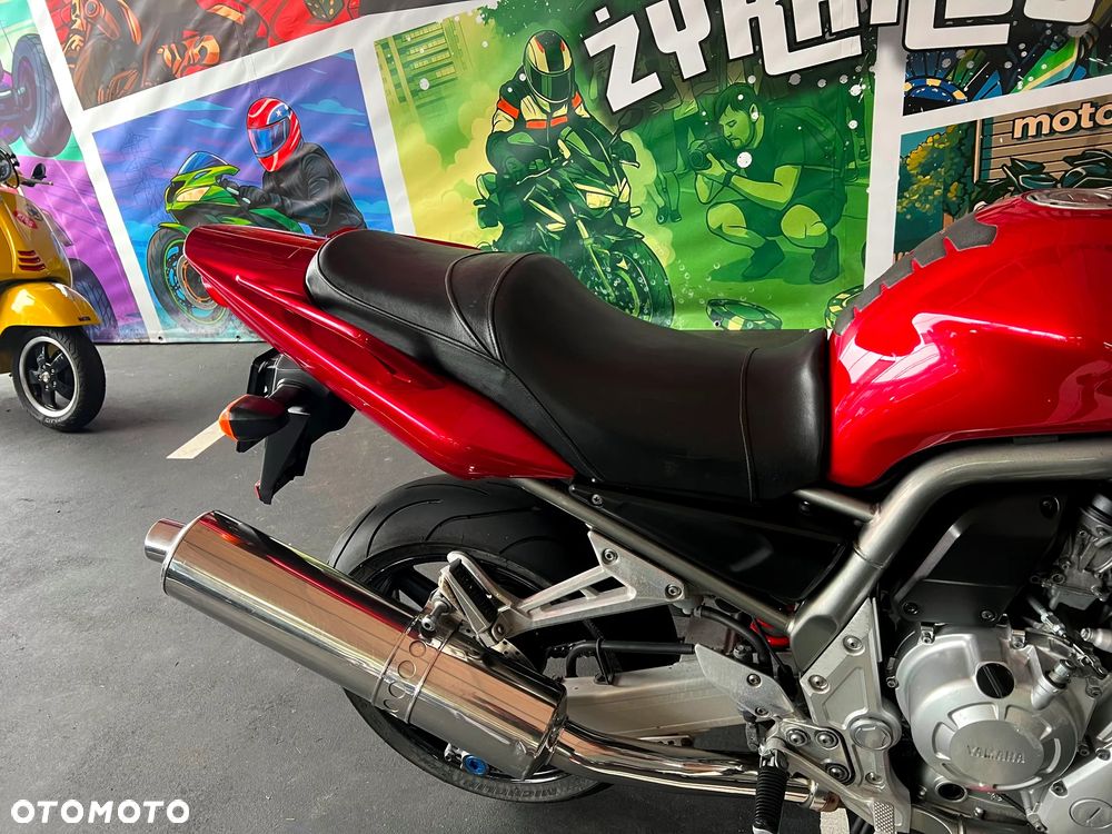 Yamaha FZS - 6