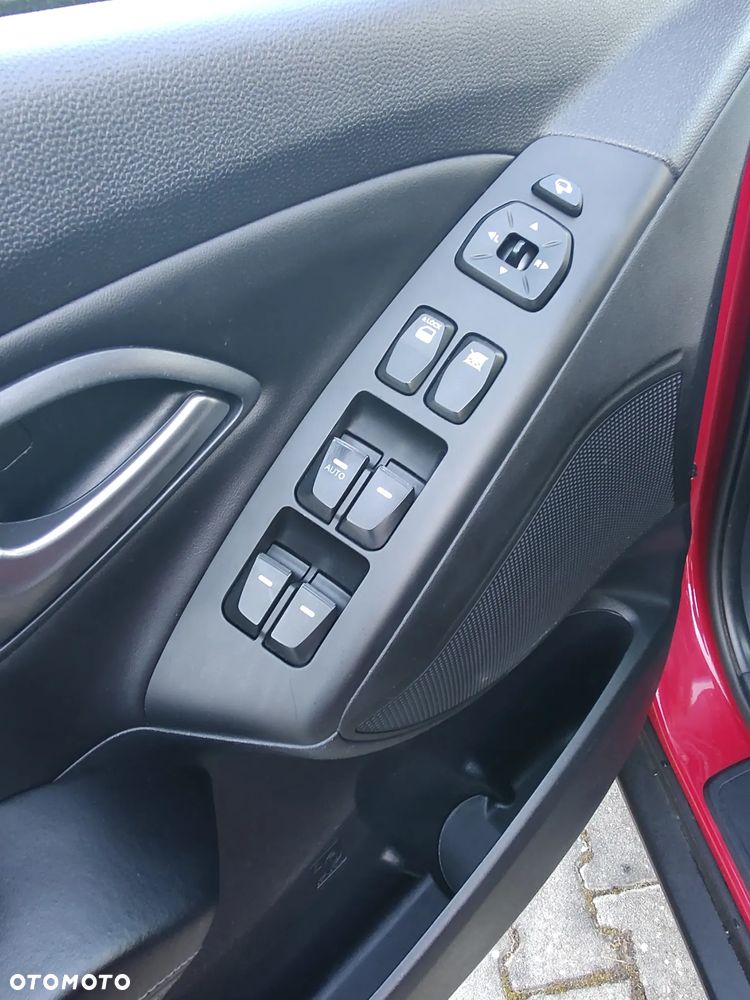 Hyundai ix35 1.7 CRDi 2WD blue Finale Gold - 23