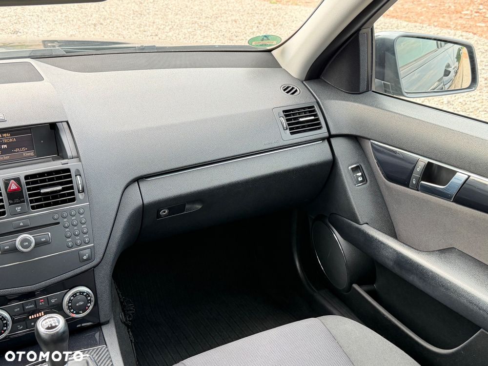 Mercedes-Benz Klasa C 180 Kompressor BlueEFFICIENCY Special Edition - 25