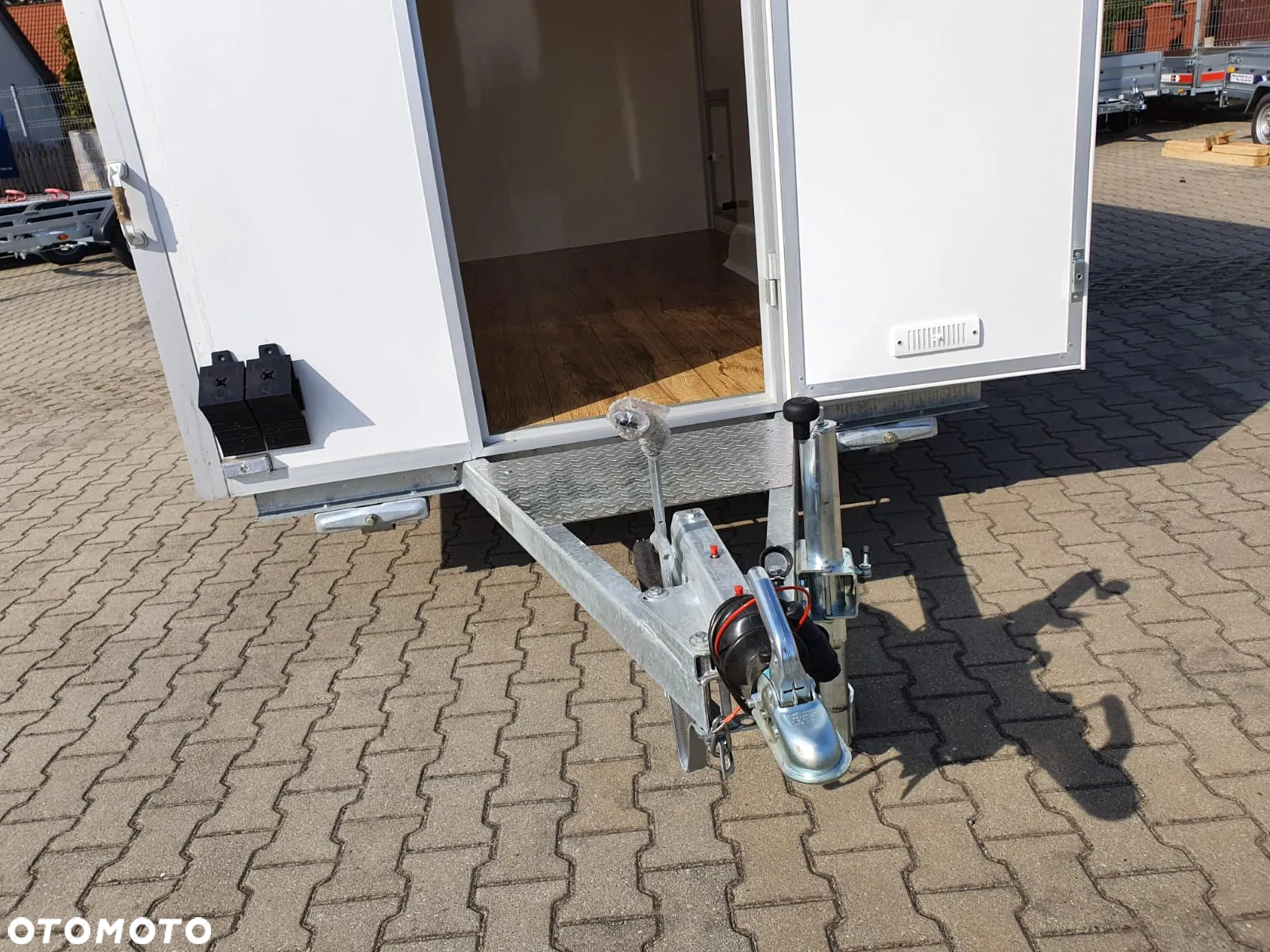 Niewiadów DOSTAWA 360x203x230! Przyczepa HANDLOWA Gastronomiczna dwuosiowa H13361H Ściany z LAMINATU! Jedno okno Koła 13C! - 13