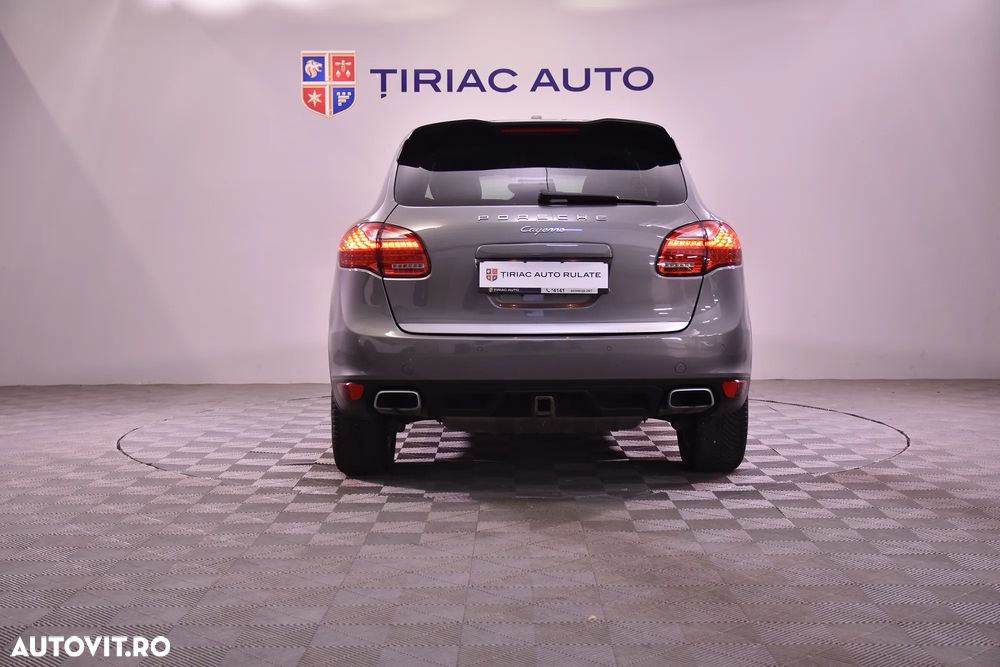 Porsche Cayenne - 4