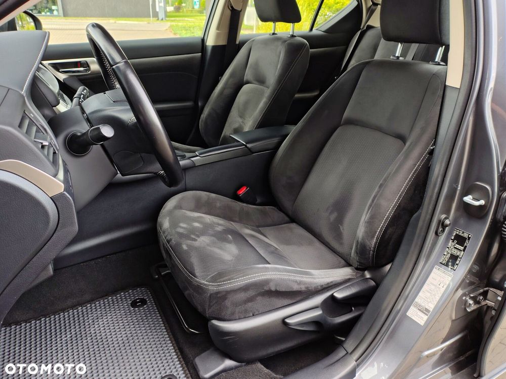 Lexus CT - 16