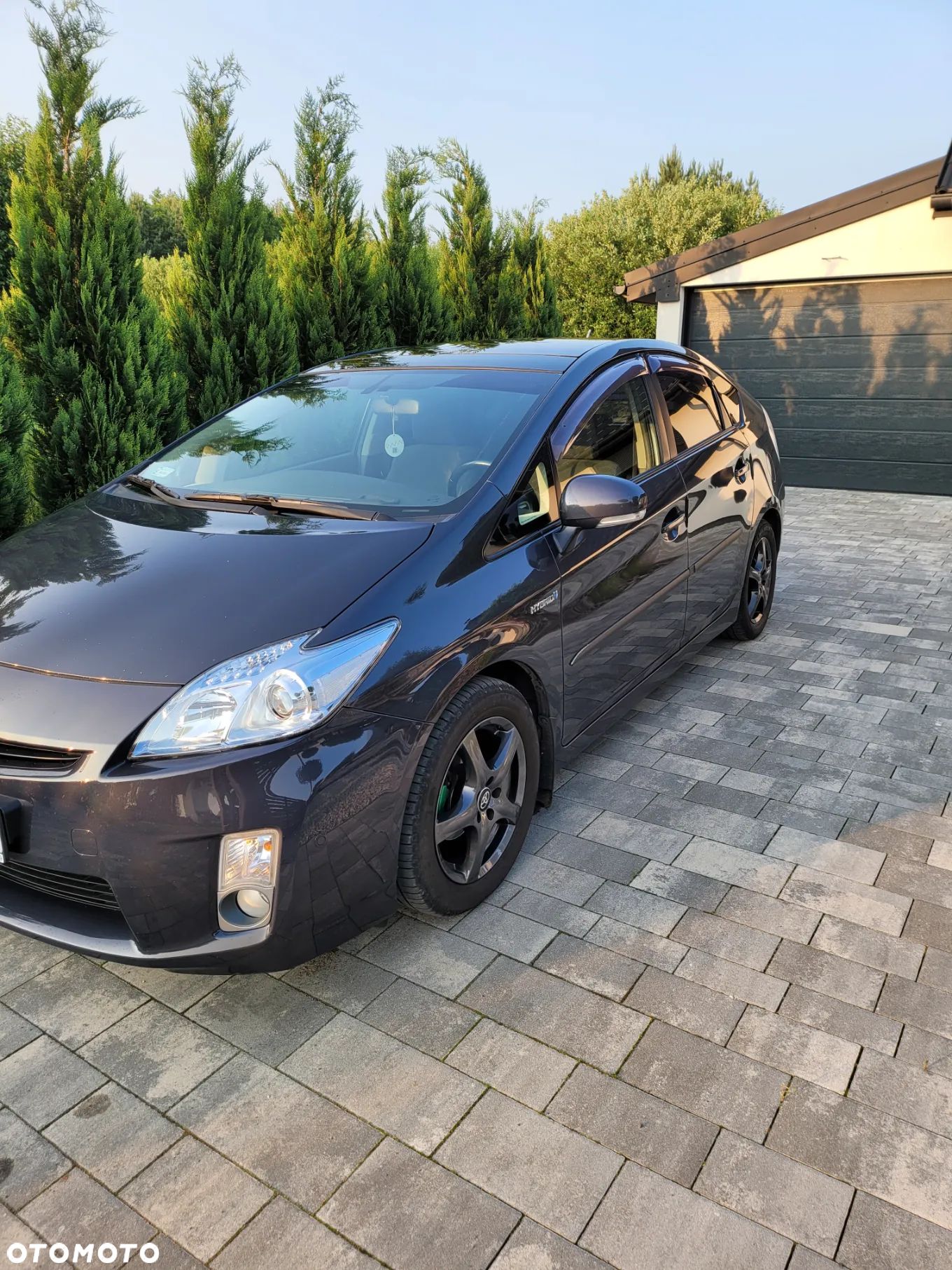 Toyota Prius (Hybrid) - 1