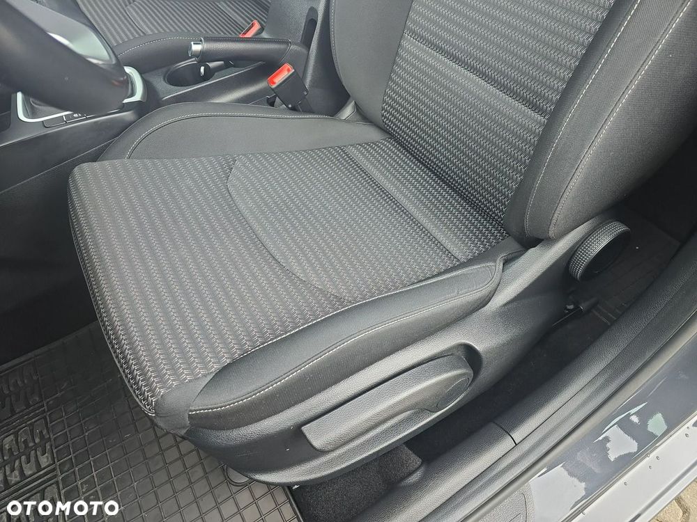 Kia Ceed - 12
