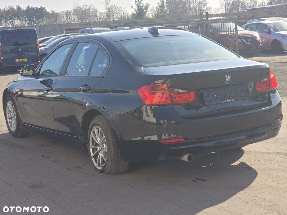 BMW Seria 3 318d - 16