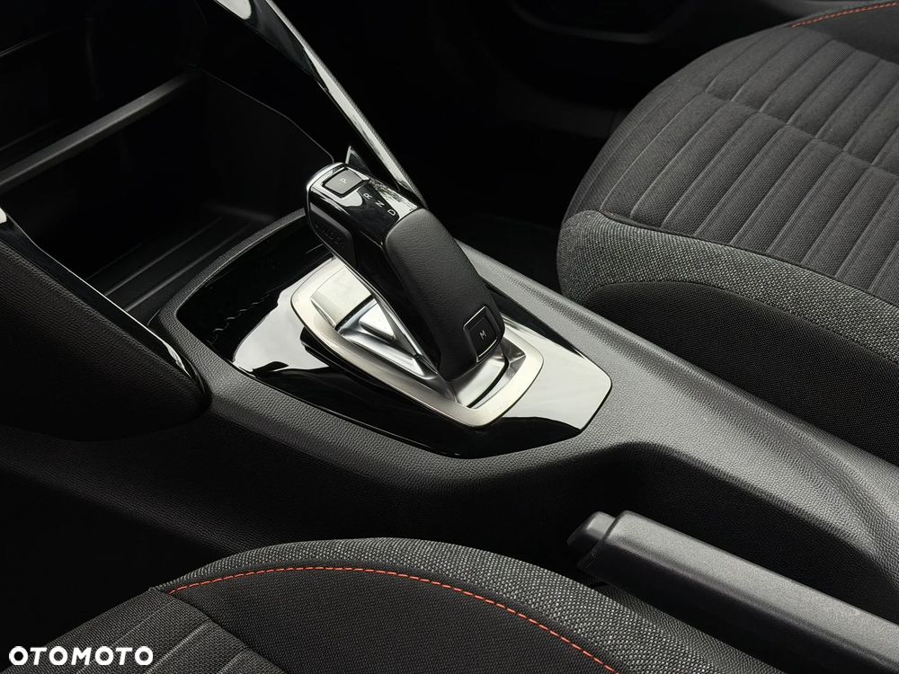 Peugeot 2008 PureTech 130 EAT8 Active - 24