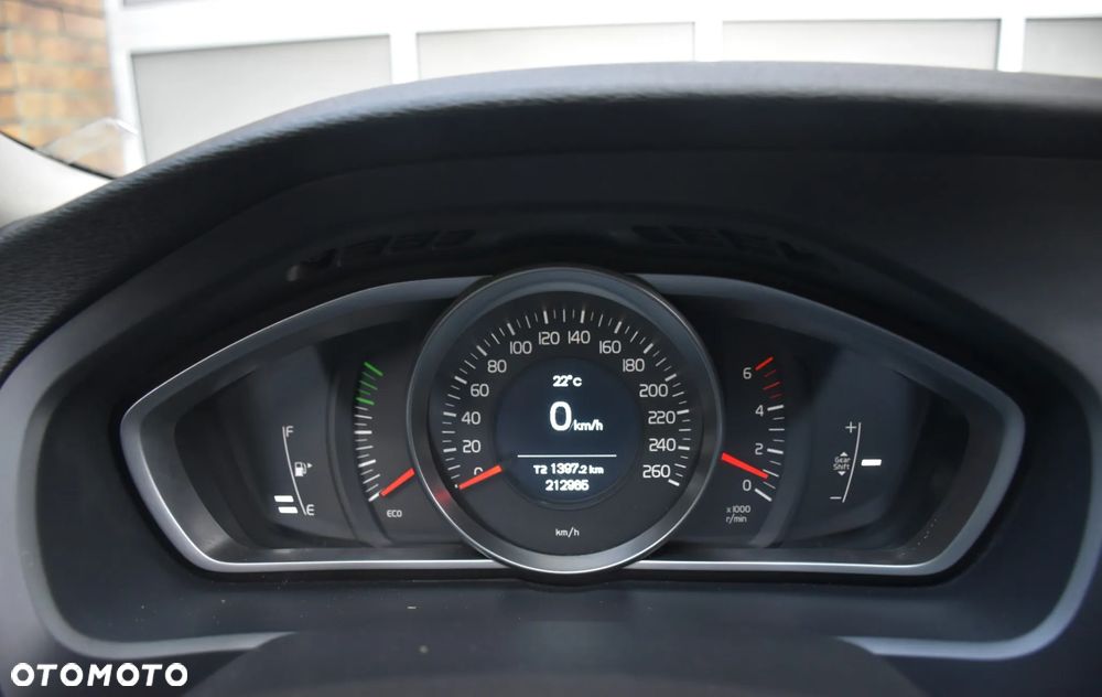 Volvo V40 D3 - 24