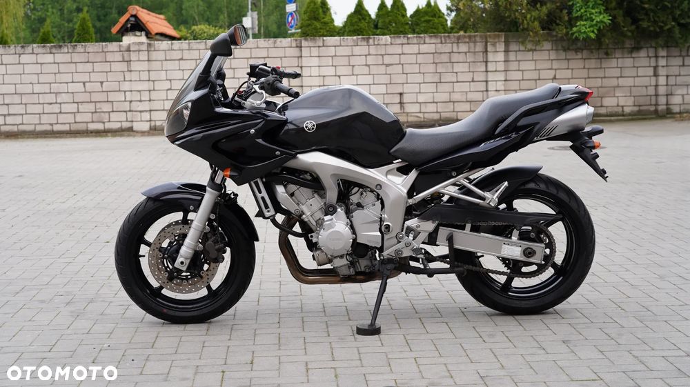 Yamaha FZS - 8