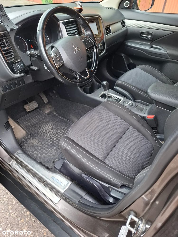 Mitsubishi Outlander 2.2 DID Instyle Navi 4WD - 6