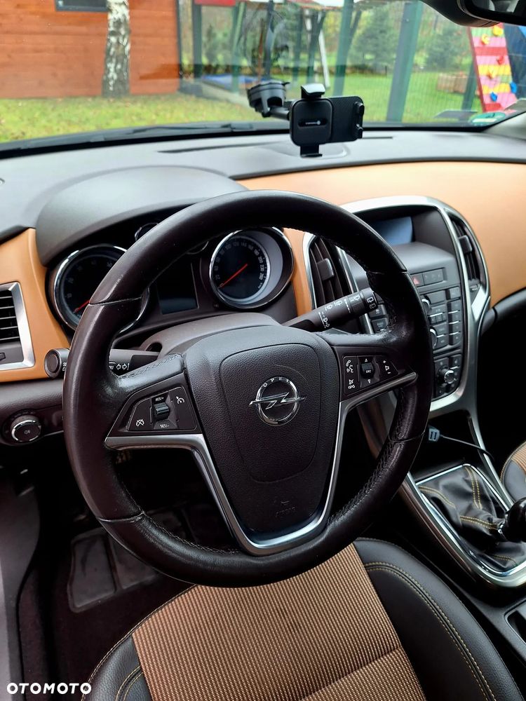 Opel Astra 1.4 T Essentia - 9