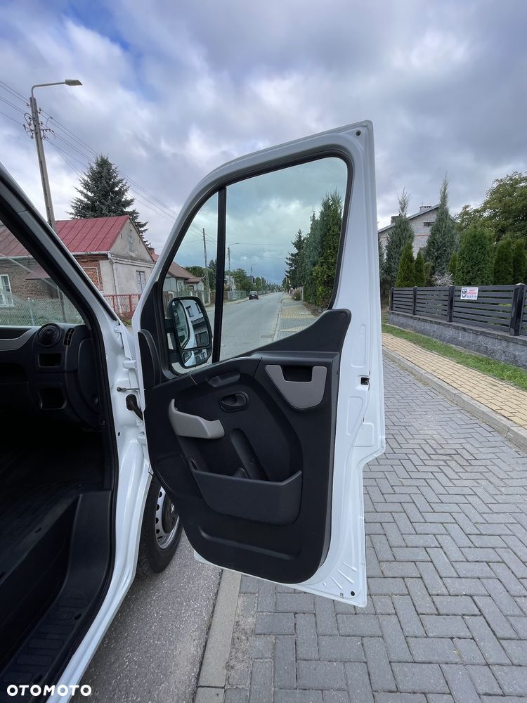 Opel MOVAN - 24