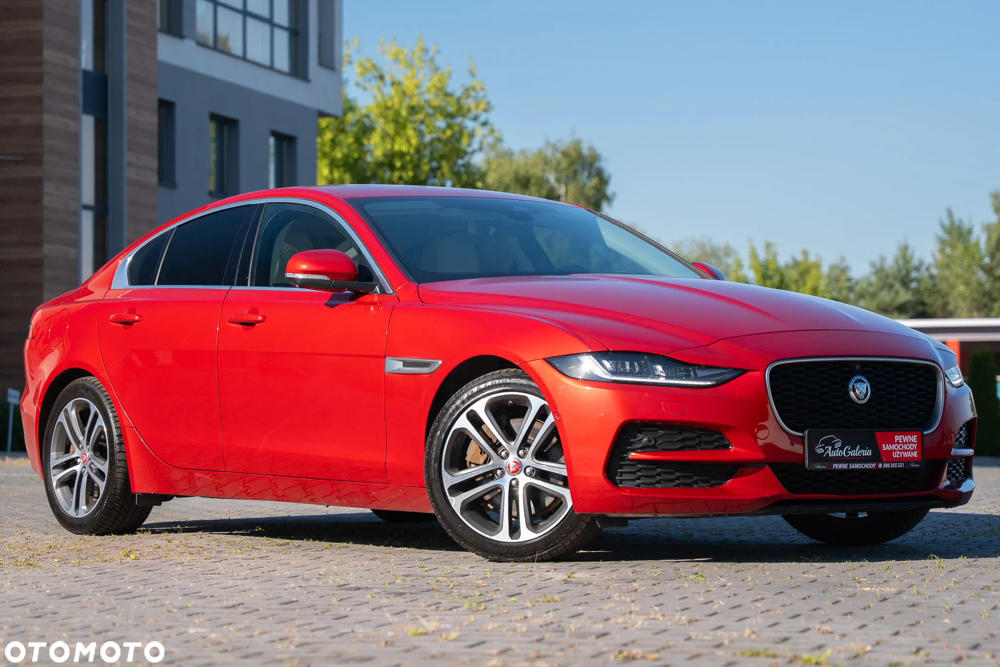 Jaguar XE 2.0 D180 R-Dynamic HSE - 6