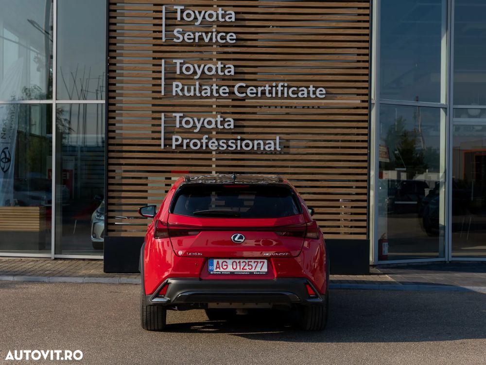 Lexus UX 250h (E-FOUR) F SPORT - 8