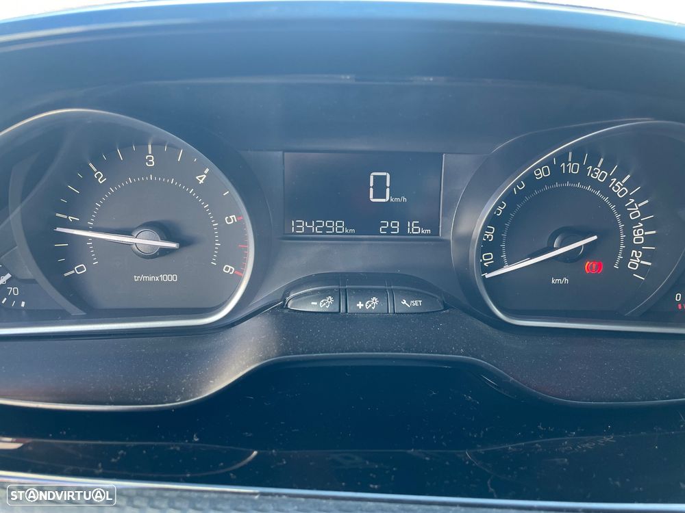 Peugeot 2008 1.6 BlueHDi Style - 8