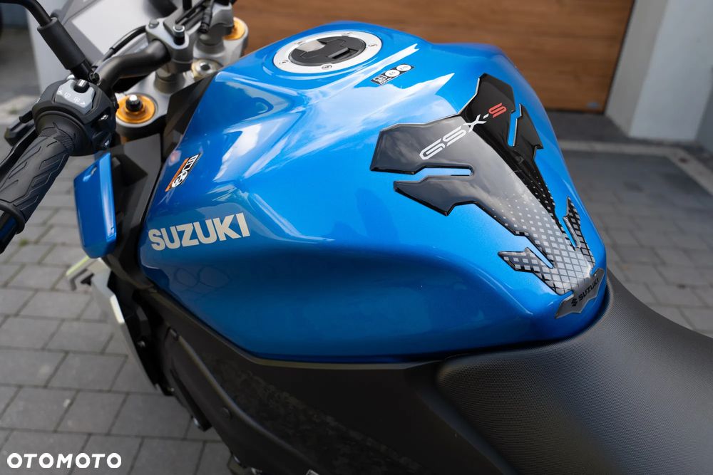 Suzuki GSX - 5