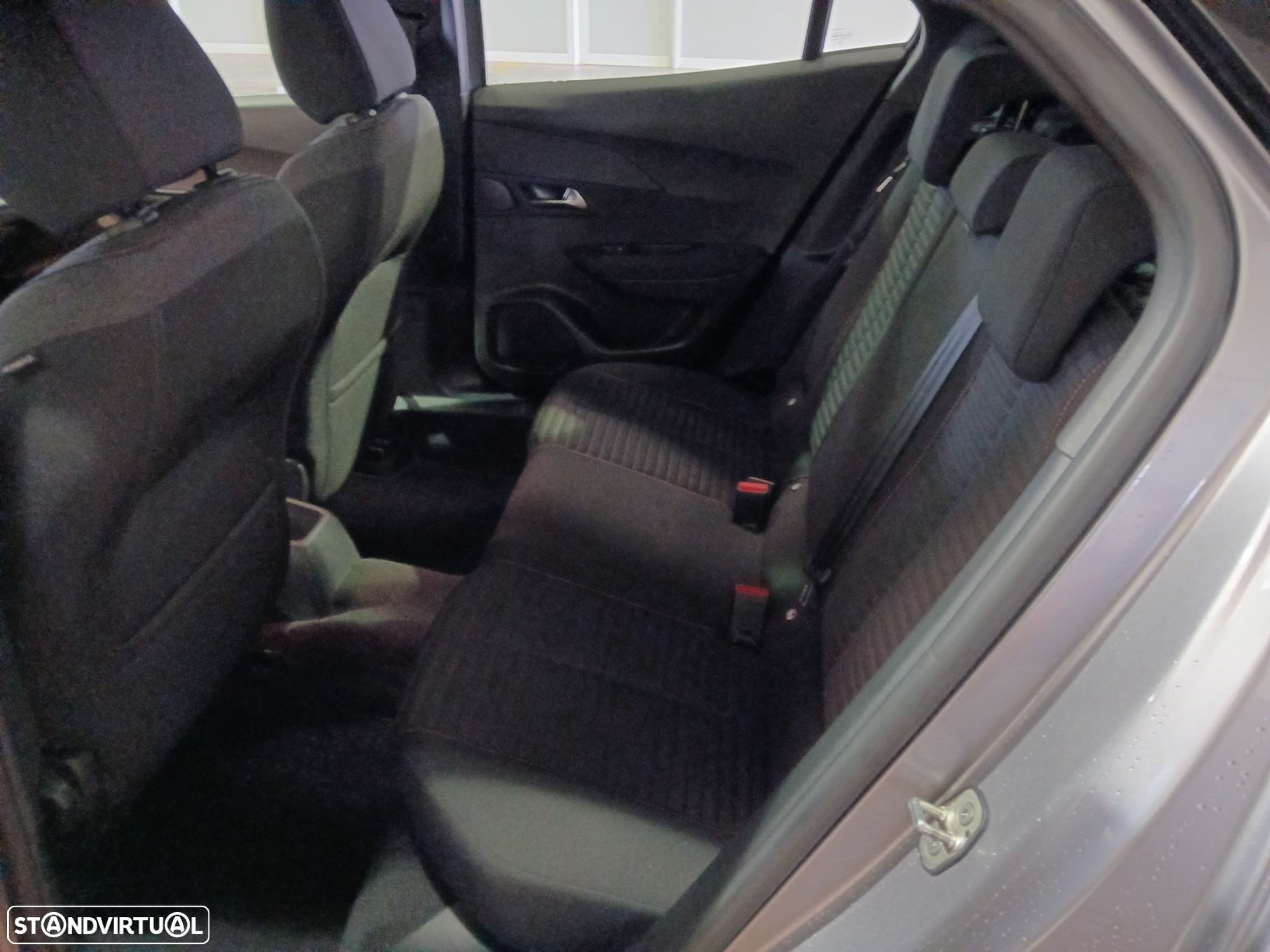 Peugeot 2008 1.2 PureTech Active Pack - 12