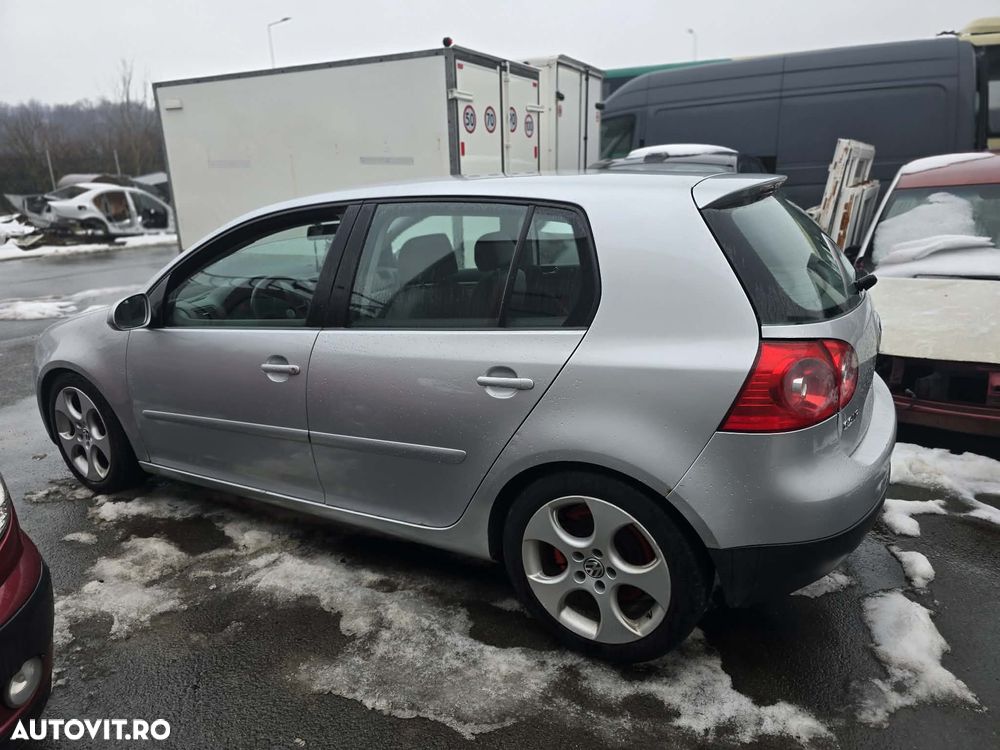 Volkswagen Golf 2.0 FSI Sportline - 5