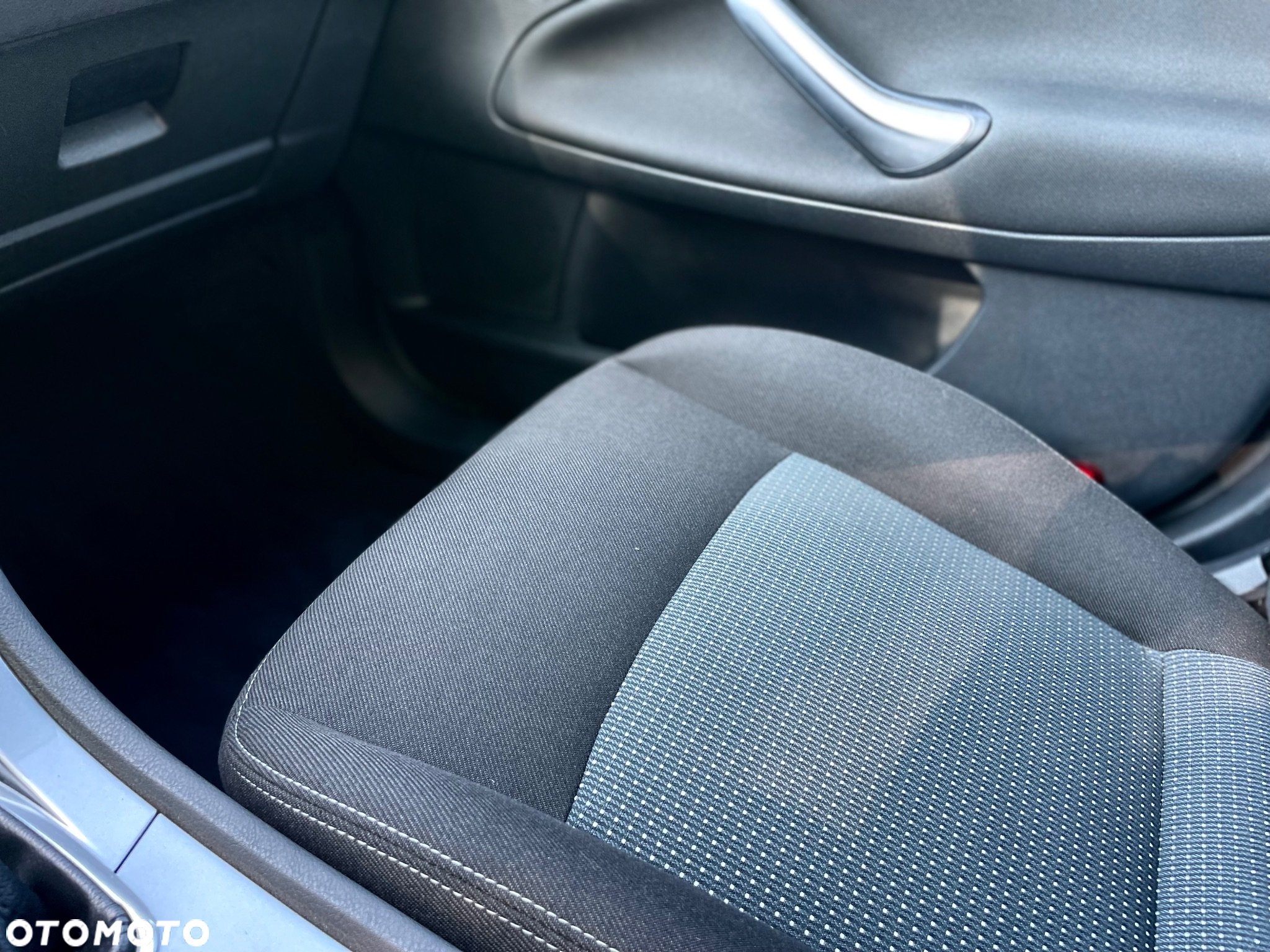 Ford Mondeo 2.0 Ambiente - 32