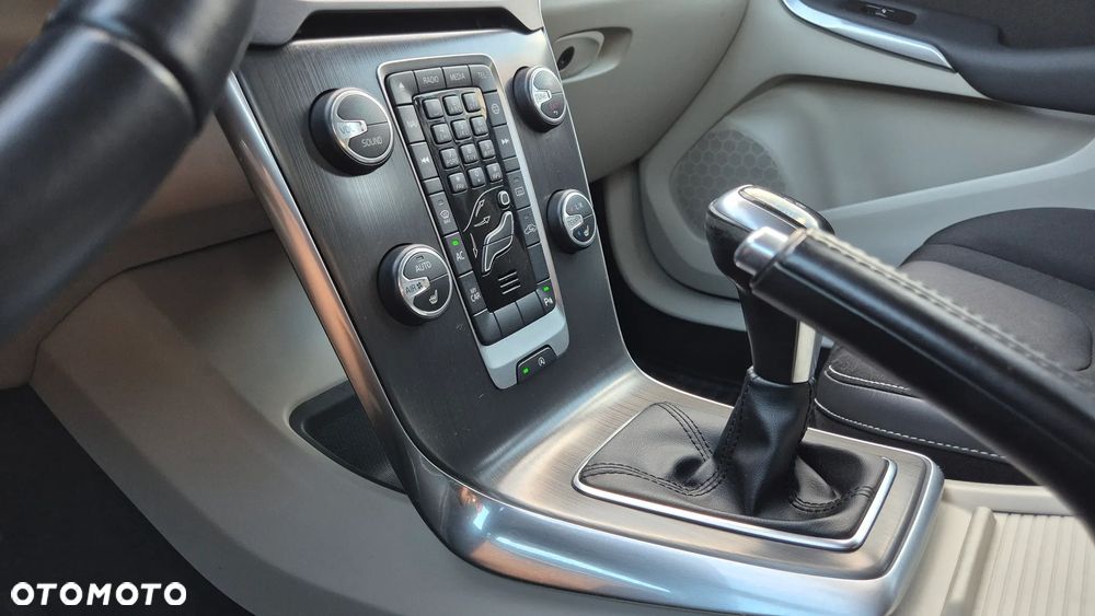 Volvo V40 T3 Drive-E Momentum - 7