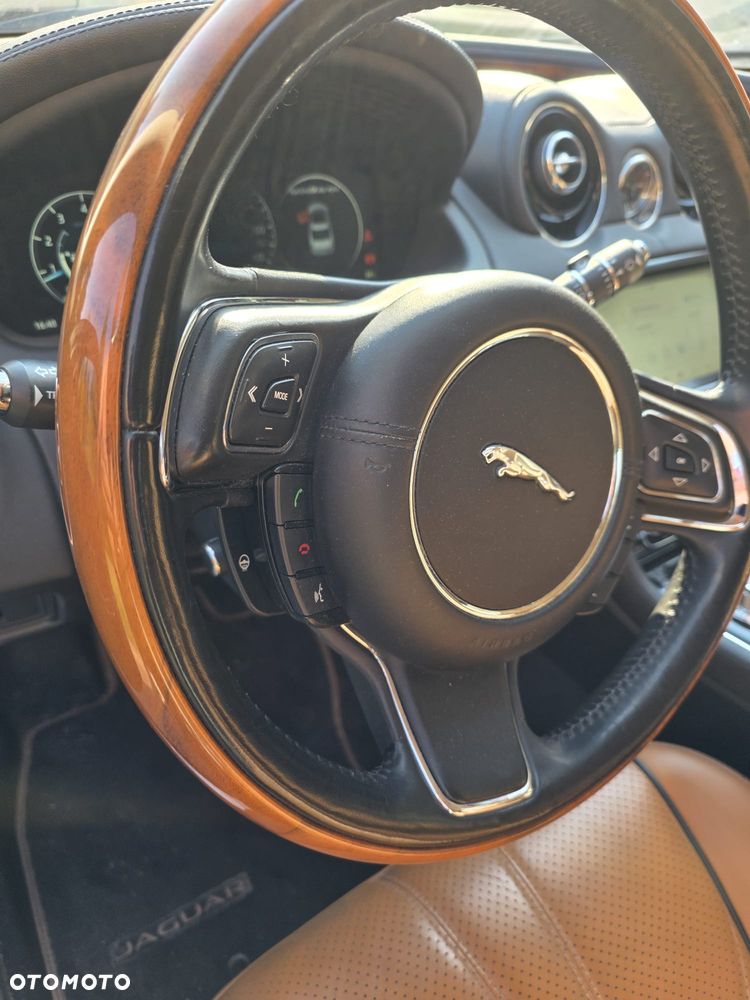 Jaguar XJ 3.0 T AWD R-Sport - 4