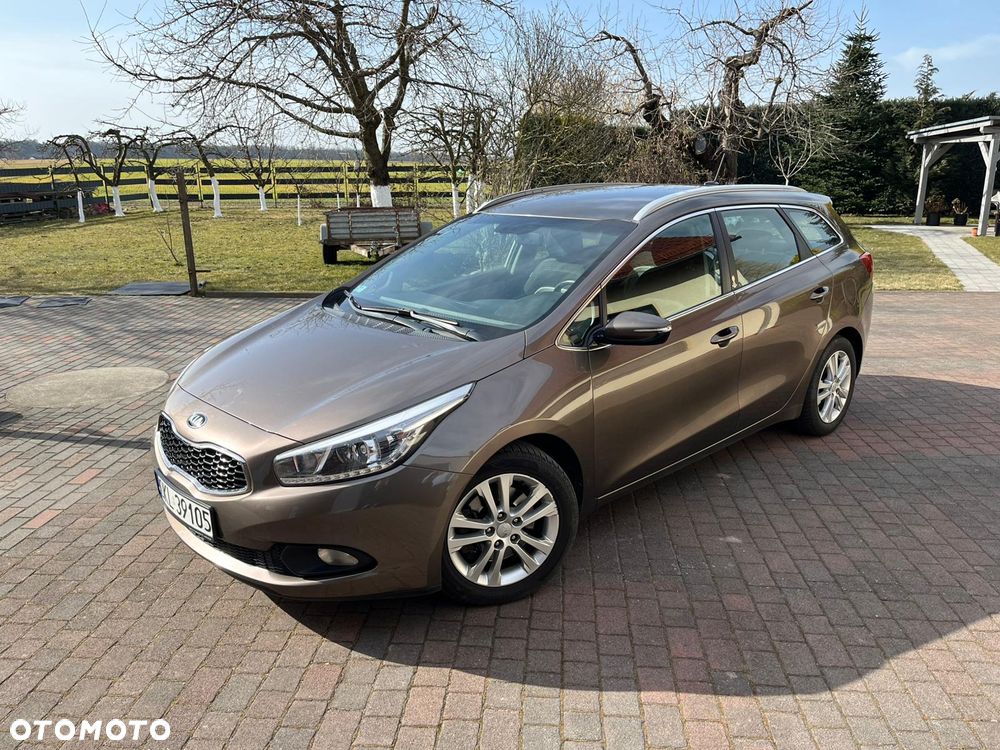 Kia Ceed 1.6 CRDi 128 Fifa World Cup Edition - 2