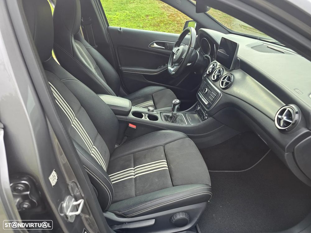 Mercedes-Benz A 180 d AMG Line - 12