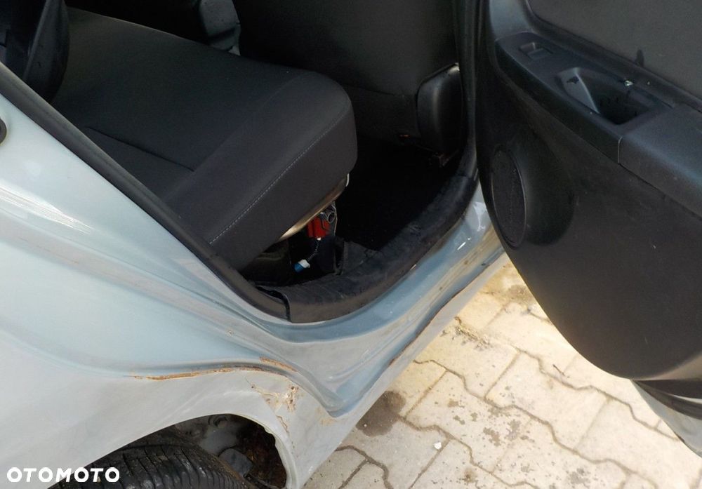 Toyota Yaris - 23