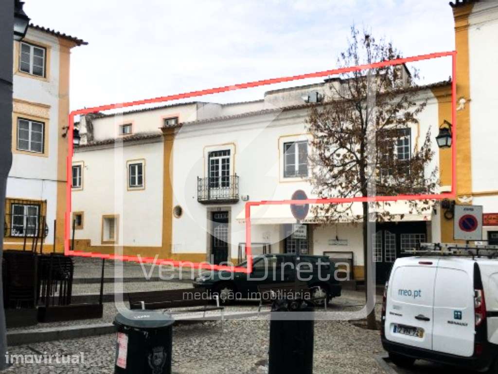 Moradia T4 com Pátio e Terraço no Centro Histórico de Évora - IMÓVE... - Grande imagem: 2/34