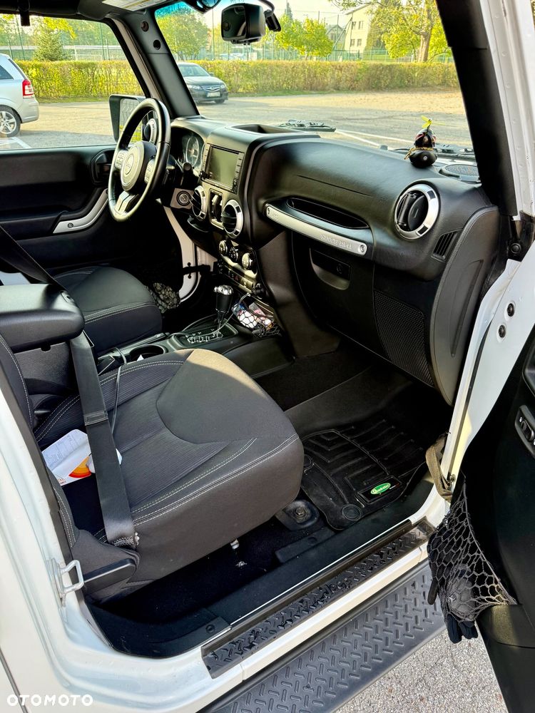 Jeep Wrangler 3.6 Unlim Sahara - 14