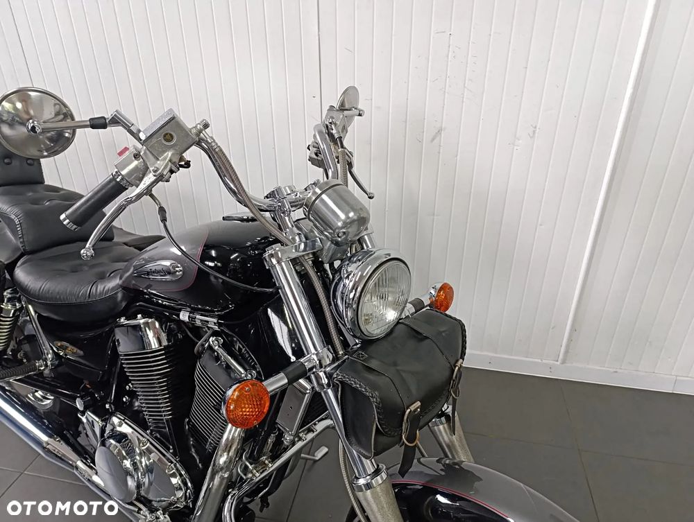 Suzuki Intruder - 13