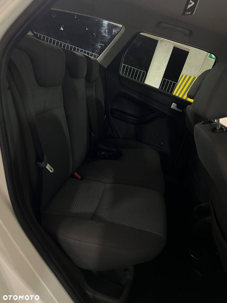 Ford Focus 1.6 Ghia - 15