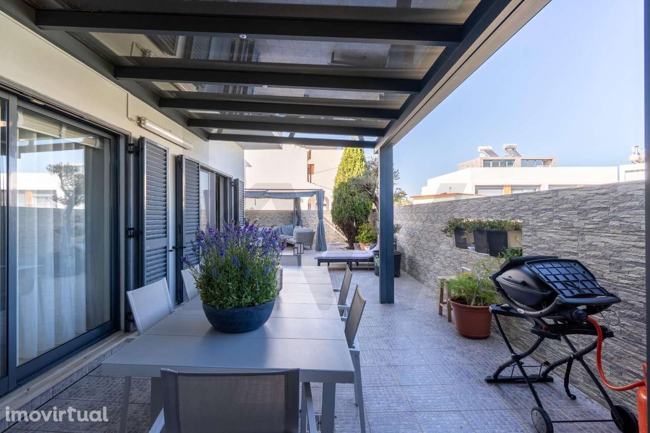 Moradia T4 com cave e estacionamento em box, inserida em condomínio co - Grande imagem: 3/39