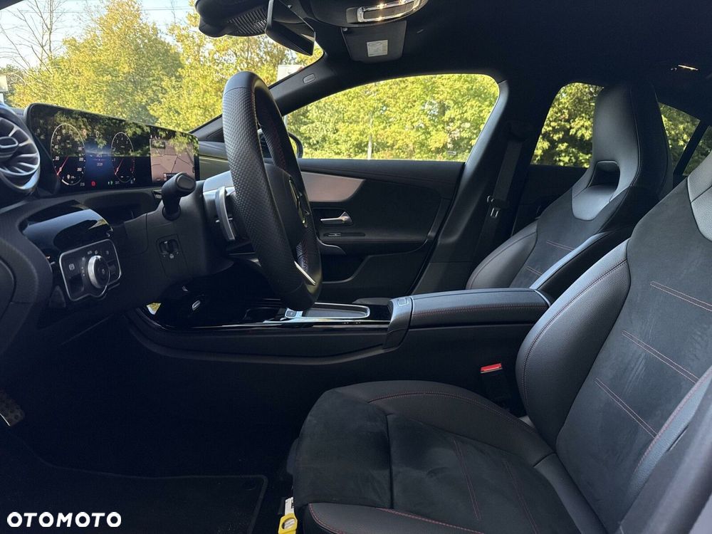 Mercedes-Benz CLA 200 AMG Line 7G-DCT - 18