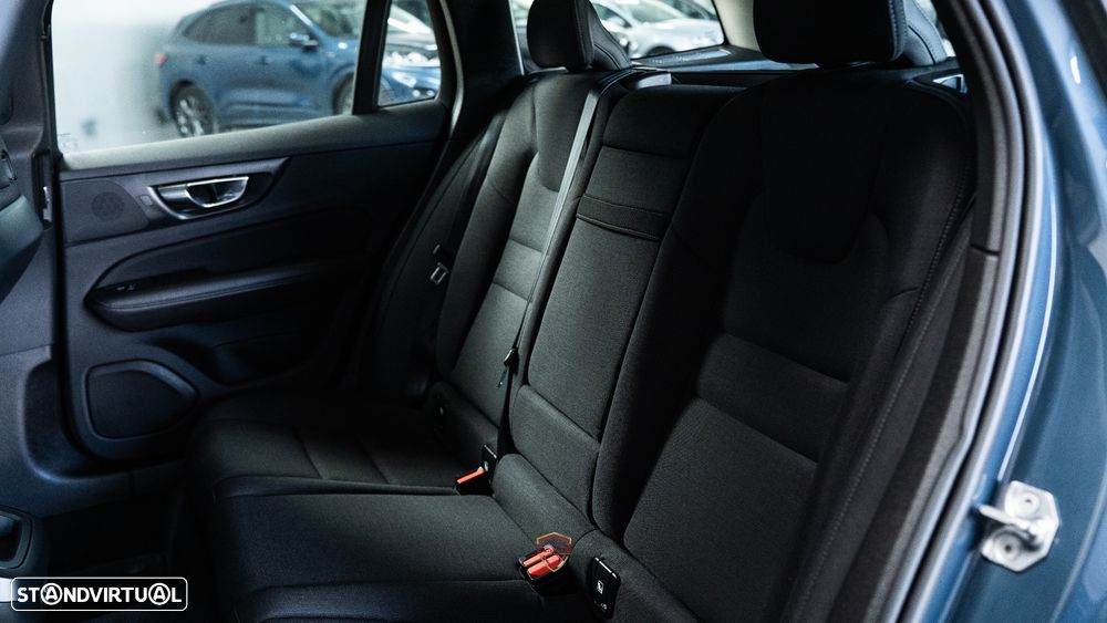 Volvo V60 2.0 D3 Momentum Geartronic - 27