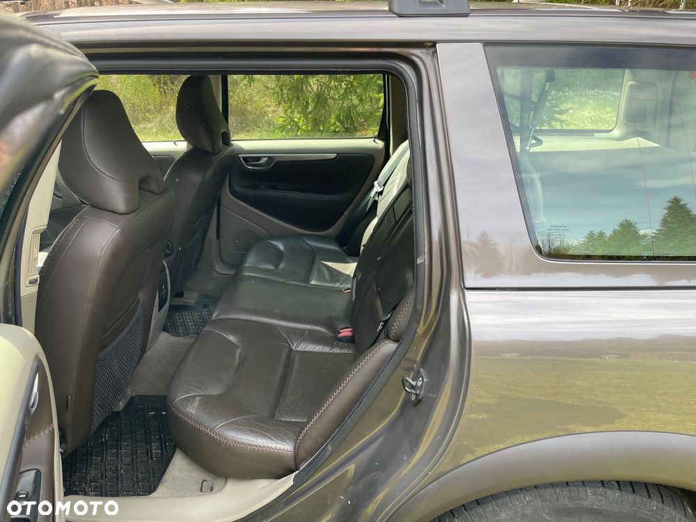 Volvo XC 70 D5 AWD Momentum - 8