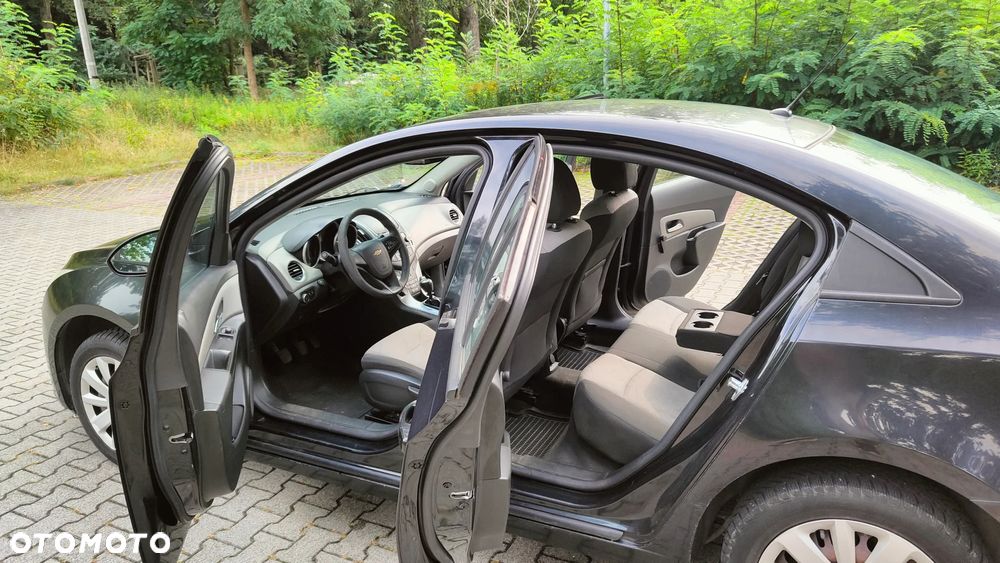 Chevrolet Cruze 1.8 LS+ - 8