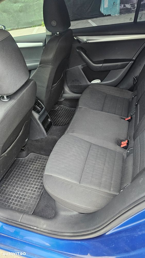 Skoda Octavia 1.6 TDI DSG Ambition - 11