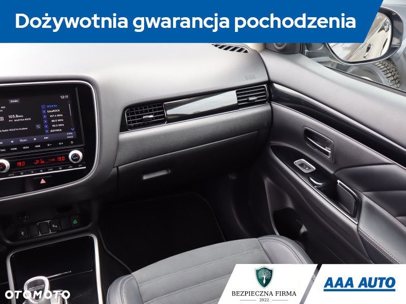 Mitsubishi Outlander - 10