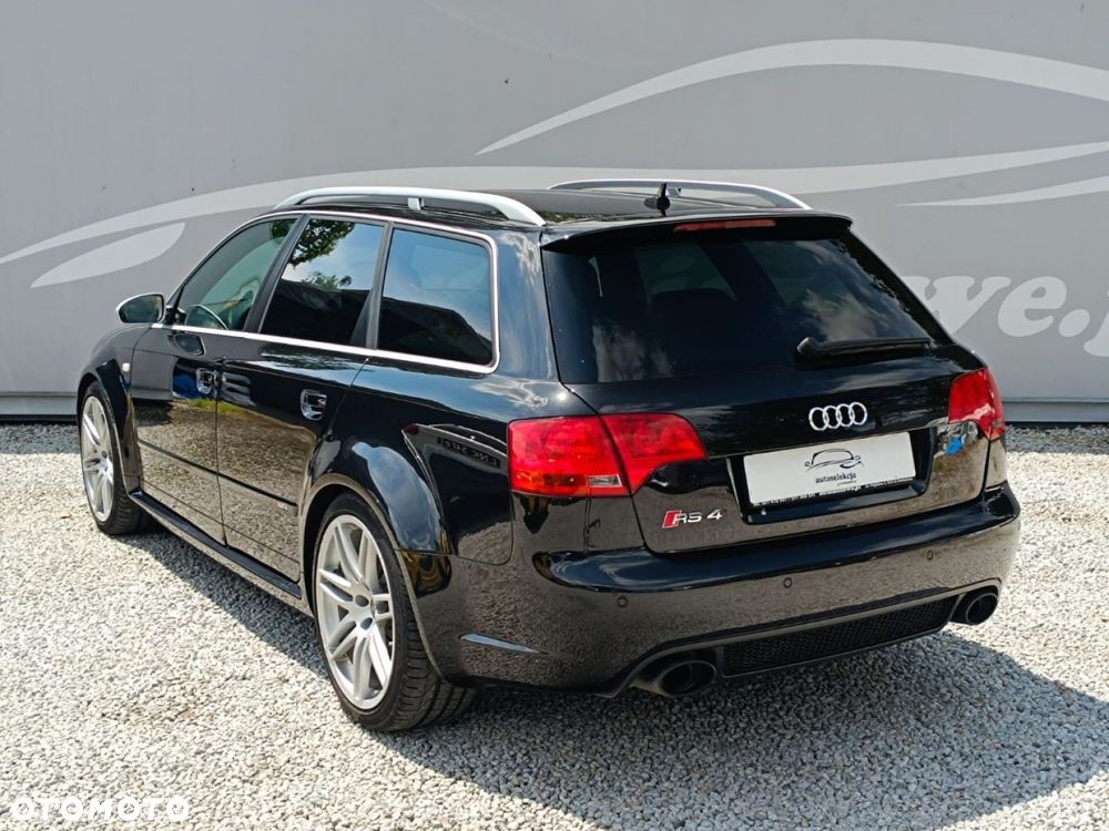 Audi RS4 Avant Avant - 16
