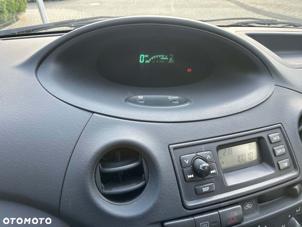Toyota Yaris 1.0 Base - 10