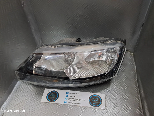 Farol Ótica esquerdo Skoda Rapid