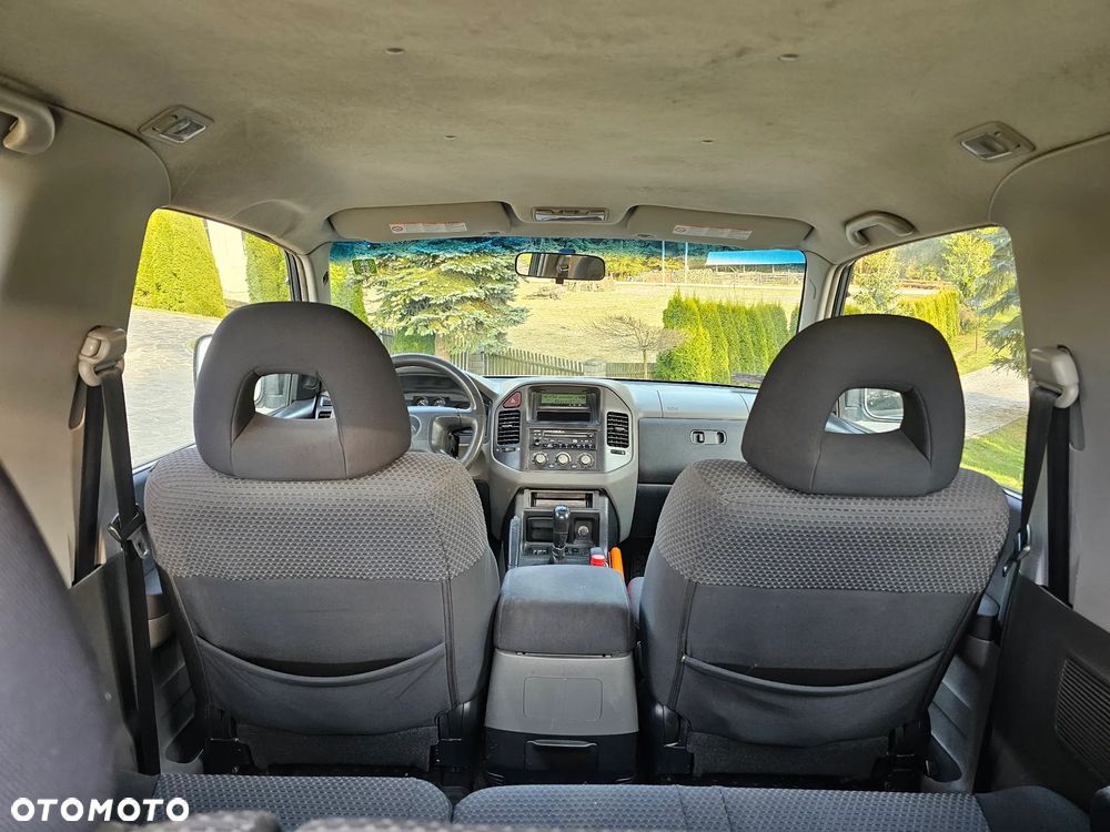 Mitsubishi Pajero - 22