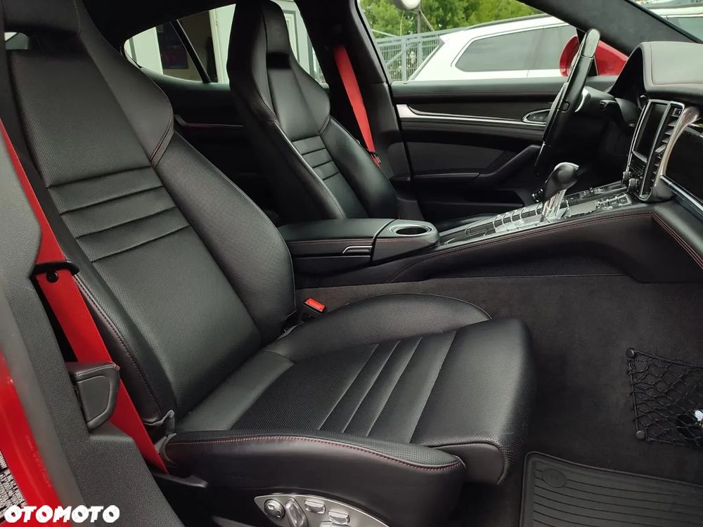 Porsche Panamera 4S - 18