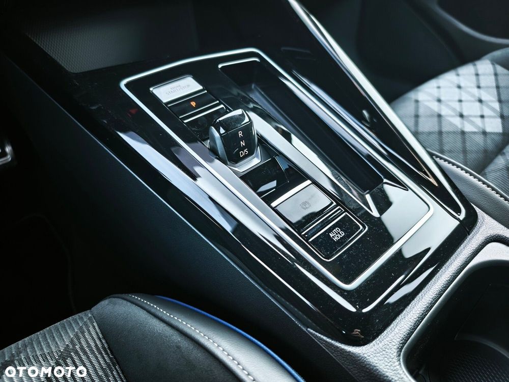 Volkswagen Golf - 24