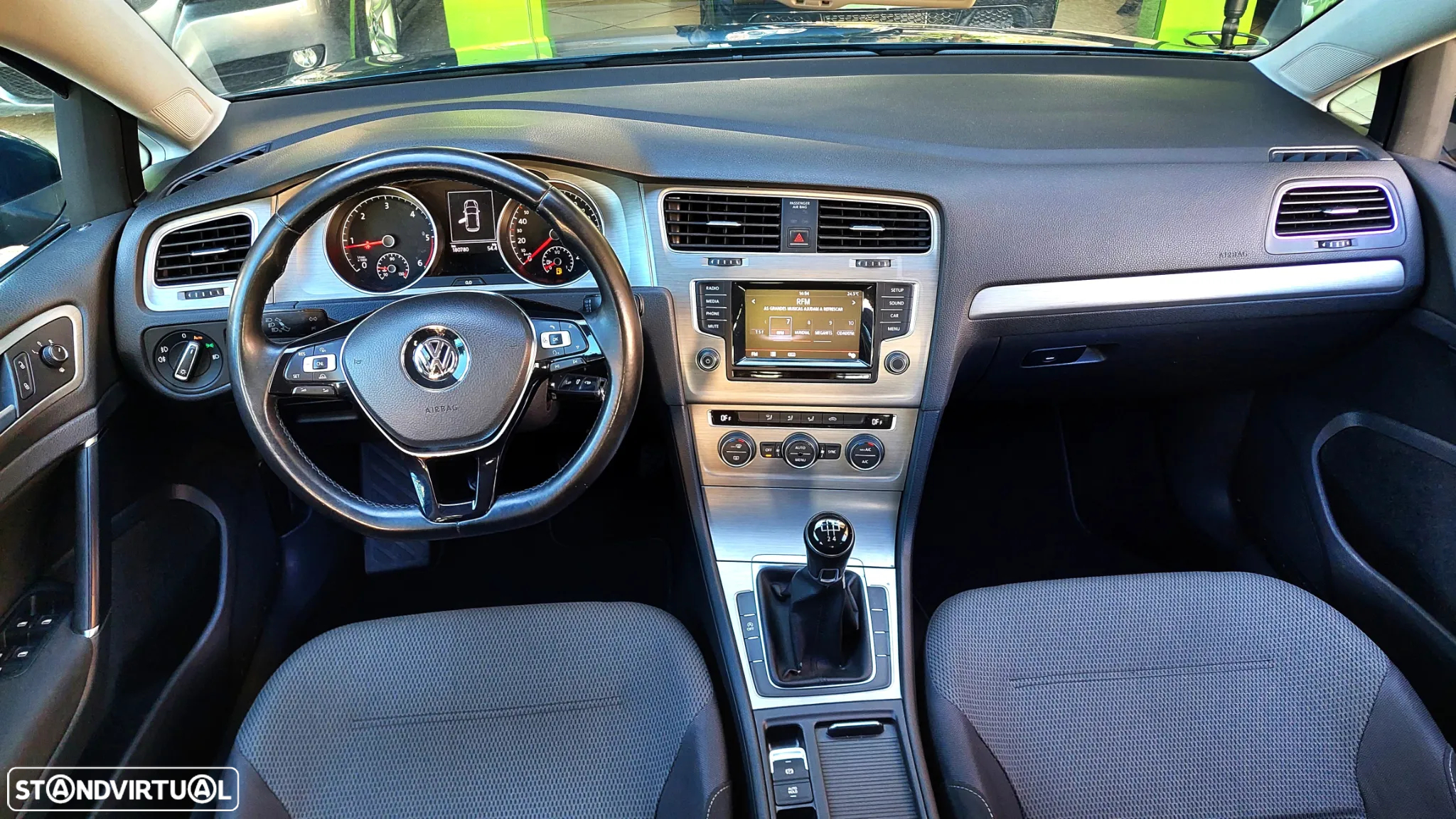 VW Golf 1.6 TDi Trendline BlueMotion - 12