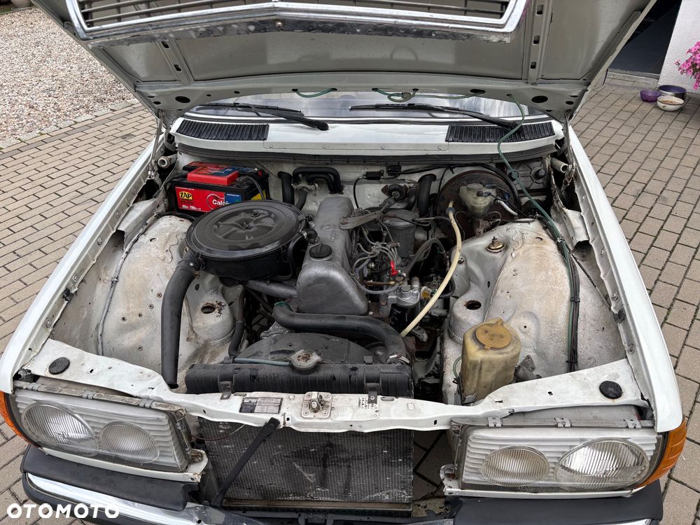 Mercedes-Benz W123 - 32