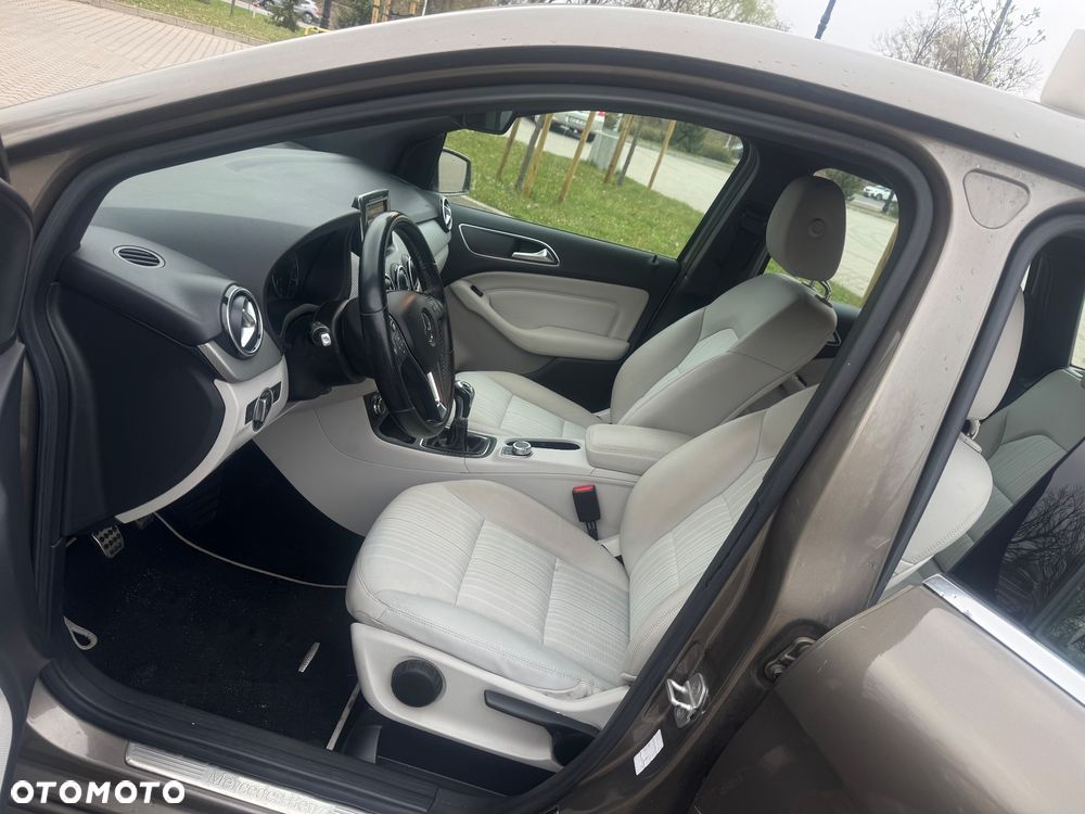 Mercedes-Benz Klasa B 180 BlueEFFICIENCY Edition Style - 24