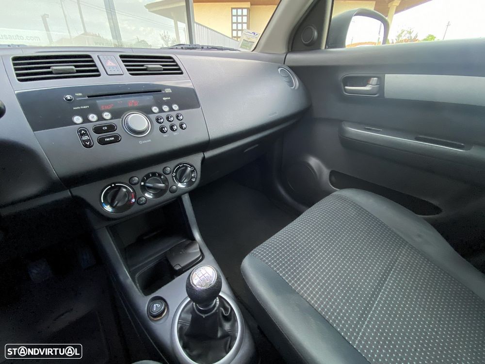 Suzuki Swift 1.3 16V GLX - 7