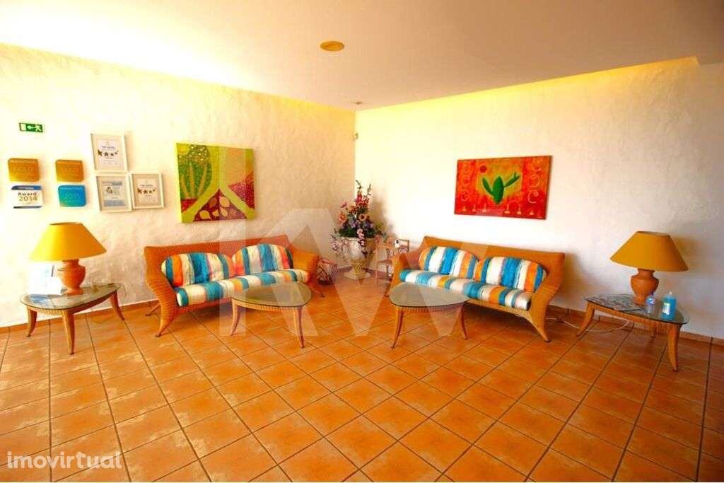 Empreendimento com um T0, nove T1, um T2, sobre o Mar, virado a Sul, e - Grande imagem: 3/60